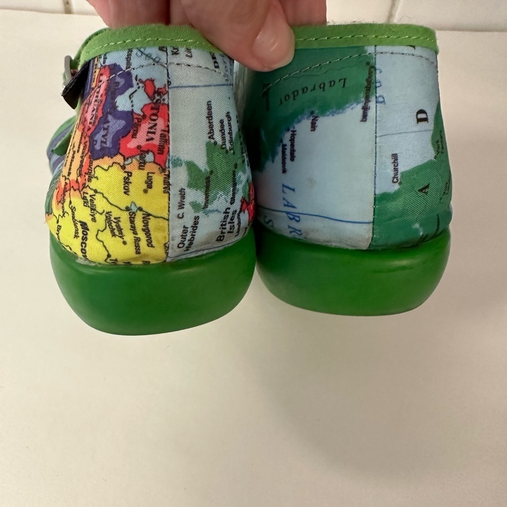 CHOCOLATCIAS Bonvoyage world map green woman Mary Jane comfort flat artsy travel - Picture 9 of 9